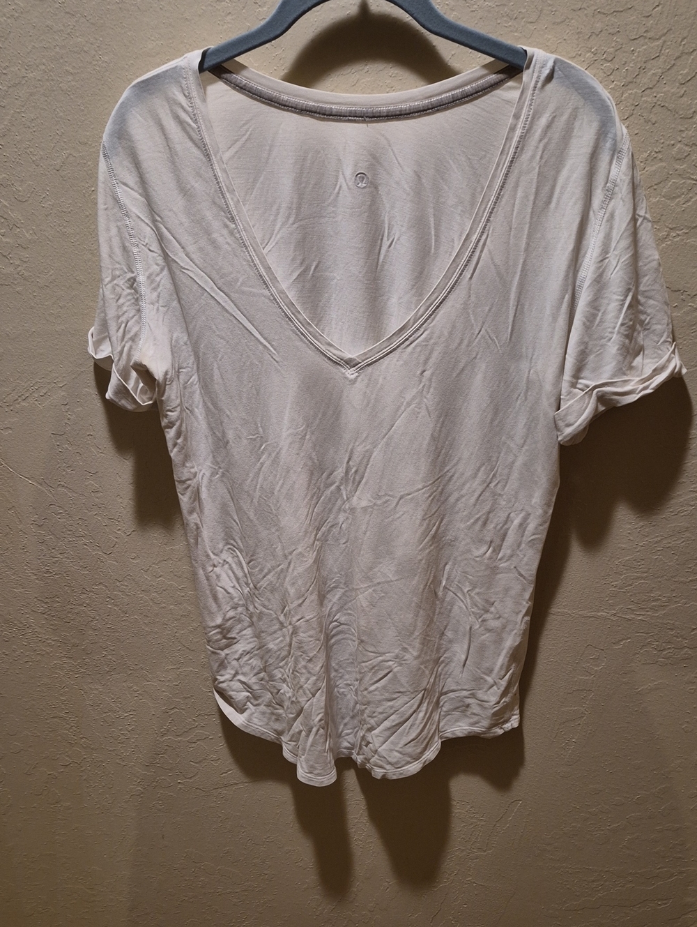lululemon athletica Cream V-Neck Short Sleeve Tee And Blue Sleeveless Tank
